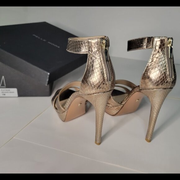 NWT Pelle Moda Ocean Platform Sandal in Platinum Brushed Snake,  Size 7 - Picture 7 of 16